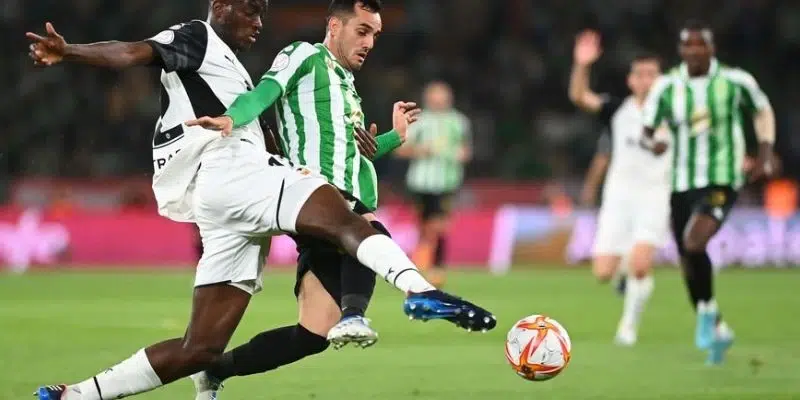 Thống kê phong độ và đội hình hai đội